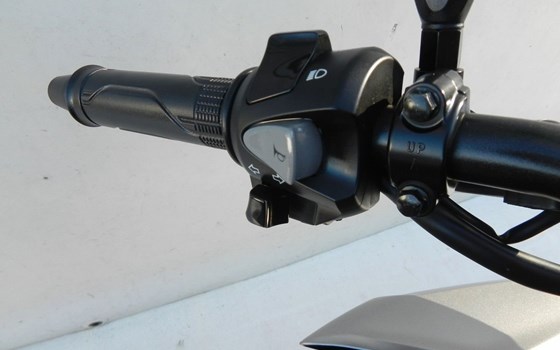 Gebrauchtmotorrad Honda CB125R - Bild 19