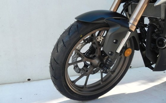 Gebrauchtmotorrad Honda CB125R - Bild 5