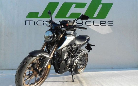 Gebrauchtmotorrad Honda CB125R - Bild 6