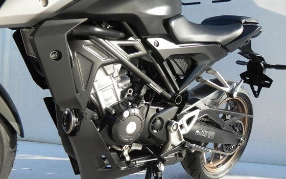 Gebrauchtmotorrad Honda CB125R - Bild 8