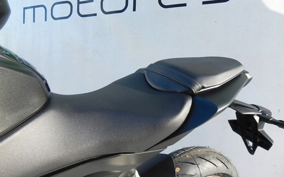 Gebrauchtmotorrad Honda CB125R - Bild 9