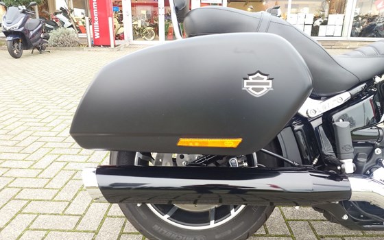 Gebrauchtmotorrad Harley-Davidson Softail Sport Glide FLSB - Bild 2