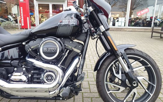 Gebrauchtmotorrad Harley-Davidson Softail Sport Glide FLSB - Bild 3