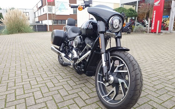 Gebrauchtmotorrad Harley-Davidson Softail Sport Glide FLSB - Bild 4