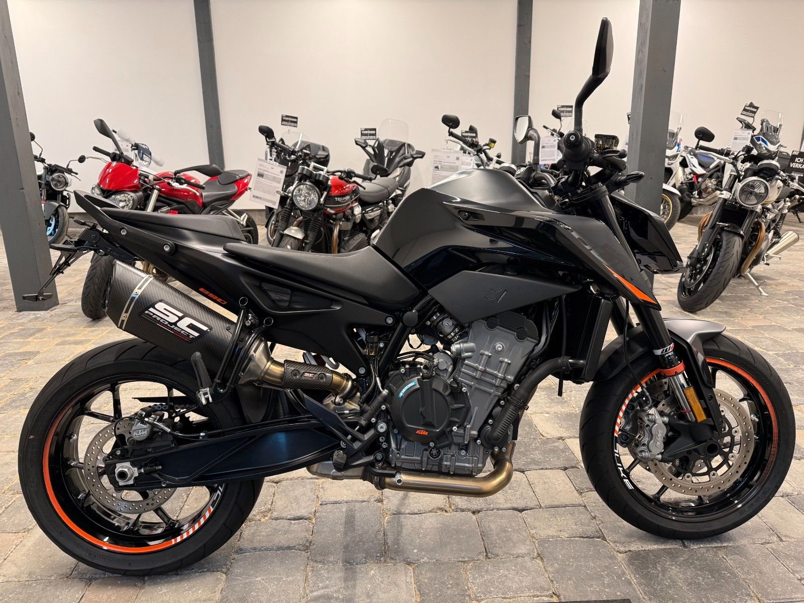 KTM 890 Duke