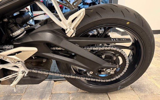 Gebrauchtmotorrad Triumph Street Triple S - Bild 10