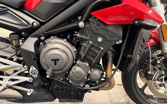 Gebrauchtmotorrad Triumph Street Triple S - Bild 4