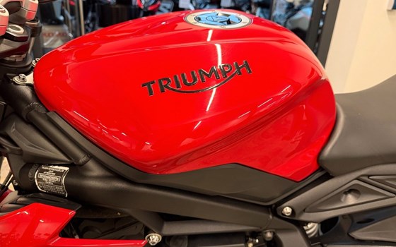 Gebrauchtmotorrad Triumph Street Triple S - Bild 8