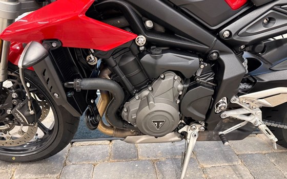 Gebrauchtmotorrad Triumph Street Triple S - Bild 9
