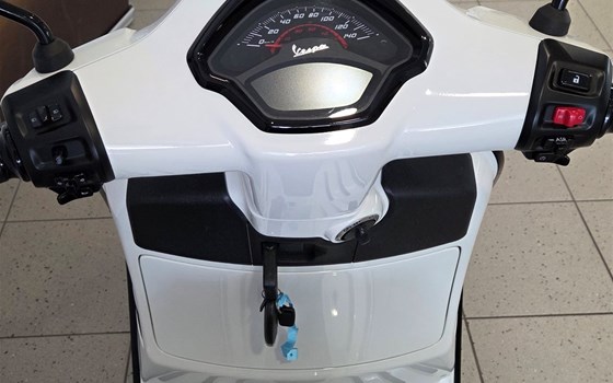 Gebrauchtmotorrad Vespa GTS 125 Super Sport - Bild 3