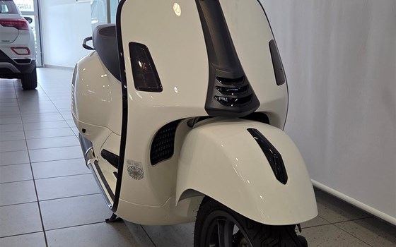 Gebrauchtmotorrad Vespa GTS 125 Super Sport - Bild 4