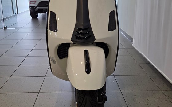 Gebrauchtmotorrad Vespa GTS 125 Super Sport - Bild 5