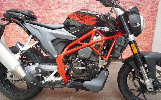 Gebrauchtmotorrad SWM Varez 125 - Bild 4