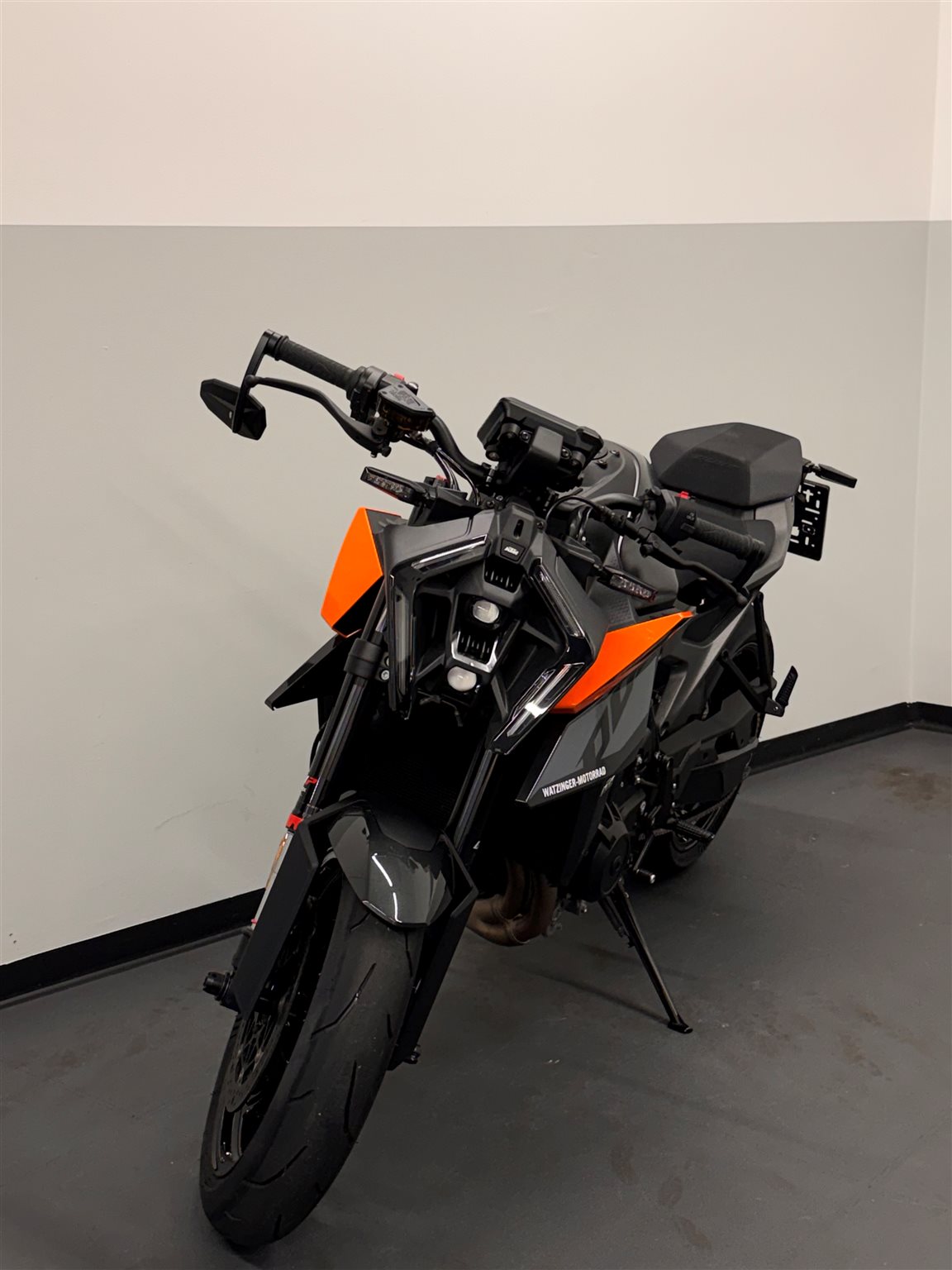 KTM 990 Duke inkl. Tech Pack, kurzer Kennzeichenträger, uvm.