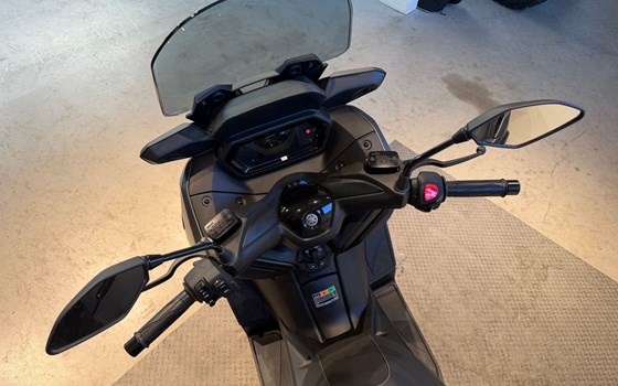 Gebrauchtmotorrad Yamaha XMAX 300 - Bild 8