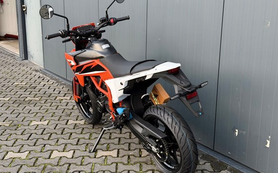 Neufahrzeug KTM 125 SMC R - Bild 7