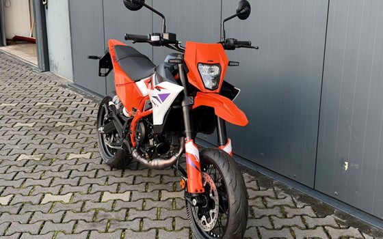Neufahrzeug KTM 390 SMC R - Bild 3