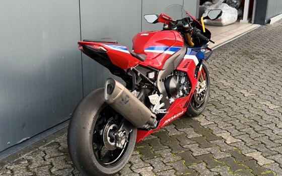 Gebrauchtmotorrad Honda CBR1000RR-R Fireblade SP - Bild 2