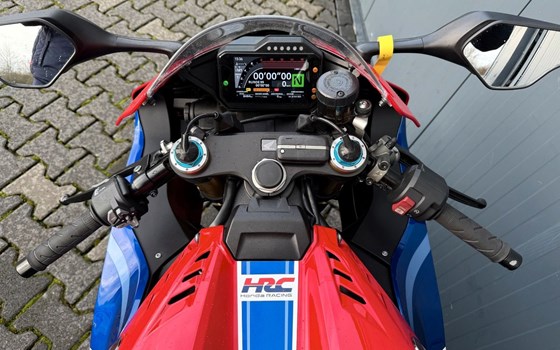 Gebrauchtmotorrad Honda CBR1000RR-R Fireblade SP - Bild 4