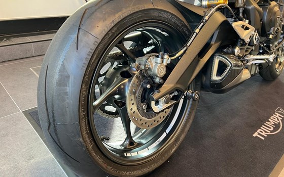 Gebrauchtmotorrad Triumph Street Triple 765 Moto2 Edition - Bild 17