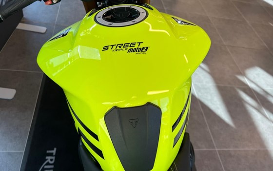 Gebrauchtmotorrad Triumph Street Triple 765 Moto2 Edition - Bild 6
