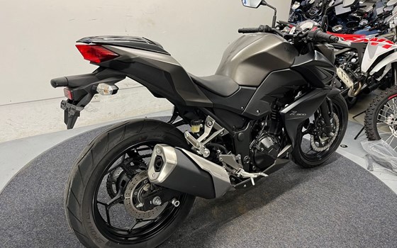 Gebrauchtmotorrad Kawasaki Z 300 - Bild 10