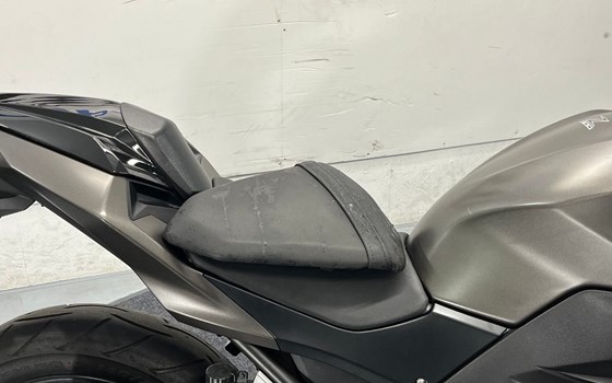 Gebrauchtmotorrad Kawasaki Z 300 - Bild 12