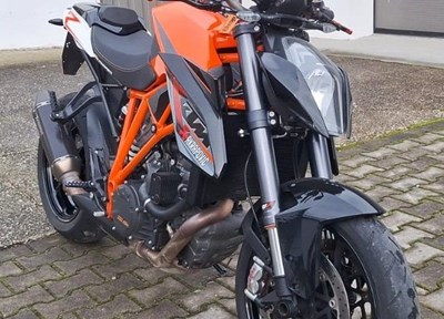 GEBRAUCHTFAHRZEUG KTM 1290 Super Duke R
