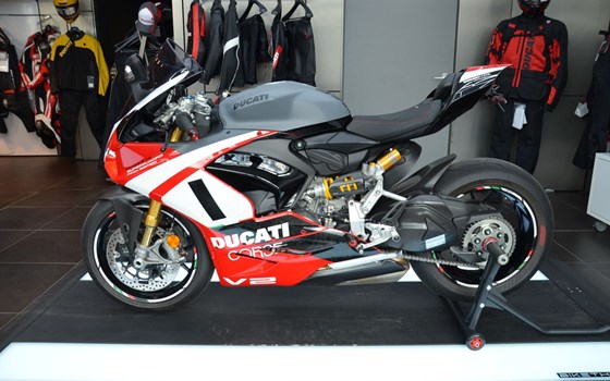 Gebrauchtmotorrad Ducati Panigale V2 Superquadro Final Edition - Bild 1