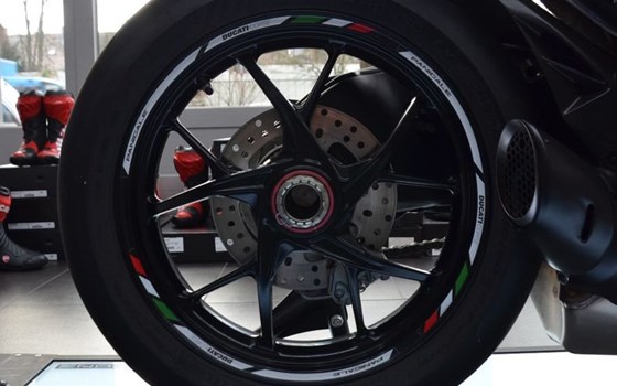Gebrauchtmotorrad Ducati Panigale V2 Superquadro Final Edition - Bild 6