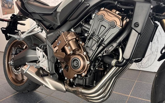 Gebrauchtmotorrad Honda CB650R E-Clutch - Bild 12