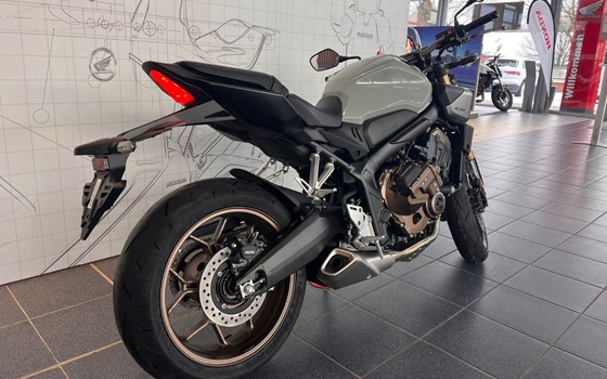 Gebrauchtmotorrad Honda CB650R E-Clutch - Bild 14