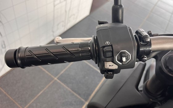 Gebrauchtmotorrad Honda CB650R E-Clutch - Bild 16