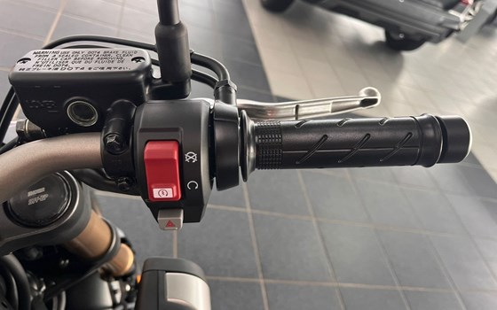 Gebrauchtmotorrad Honda CB650R E-Clutch - Bild 17