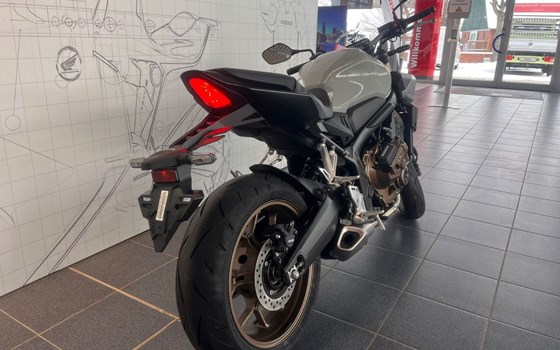 Gebrauchtmotorrad Honda CB650R E-Clutch - Bild 8