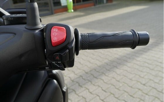 Gebrauchtmotorrad Yamaha XMAX 300 - Bild 11