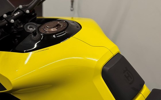 Gebrauchtmotorrad Husqvarna Vitpilen 801 L - Bild 4