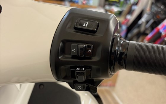 Neufahrzeug Vespa GTS 125 Super Sport - Bild 8