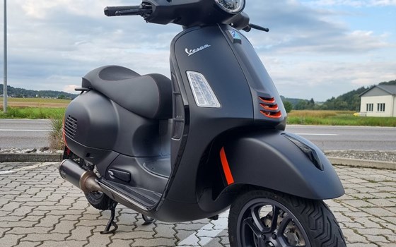 Gebrauchtmotorrad Vespa GTS 300 hpe Super Sport - Bild 4