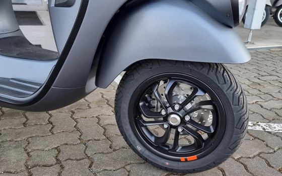 Neufahrzeug Vespa GTV 310 - Bild 4