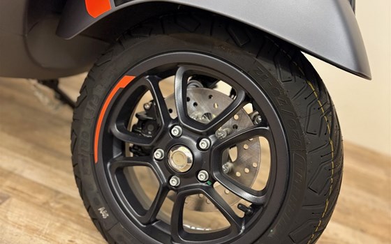 Neufahrzeug Vespa GTS 125 Super Sport - Bild 10