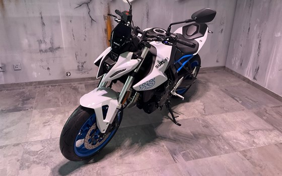 Gebrauchtmotorrad Suzuki GSX-8S - Bild 2