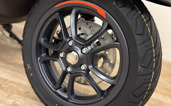 Neufahrzeug Vespa GTS 125 Super Sport - Bild 9