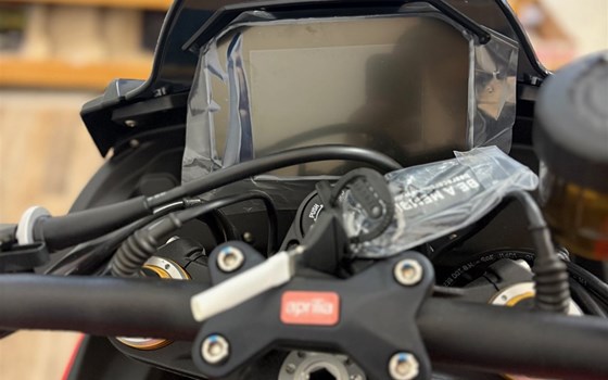 Neufahrzeug Aprilia Tuono V4 1100 Factory - Bild 4