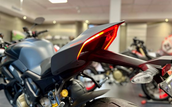 Gebrauchtmotorrad Ducati Streetfighter V4 S - Bild 8