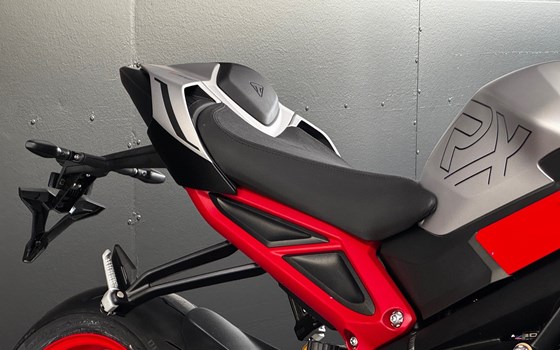 Neufahrzeug Triumph Street Triple RX - Bild 11