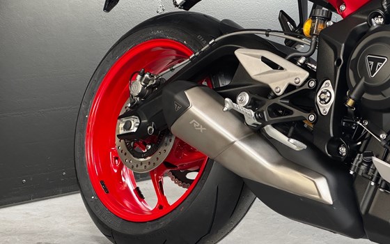 Neufahrzeug Triumph Street Triple RX - Bild 12