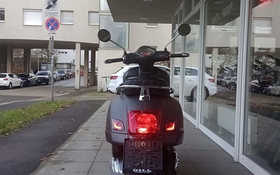 Gebrauchtmotorrad Vespa GTS 125 - Bild 3