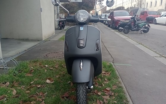 Gebrauchtmotorrad Vespa GTS 125 - Bild 2