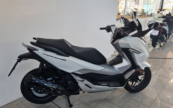 Gebrauchtmotorrad Honda Forza 300 - Bild 2